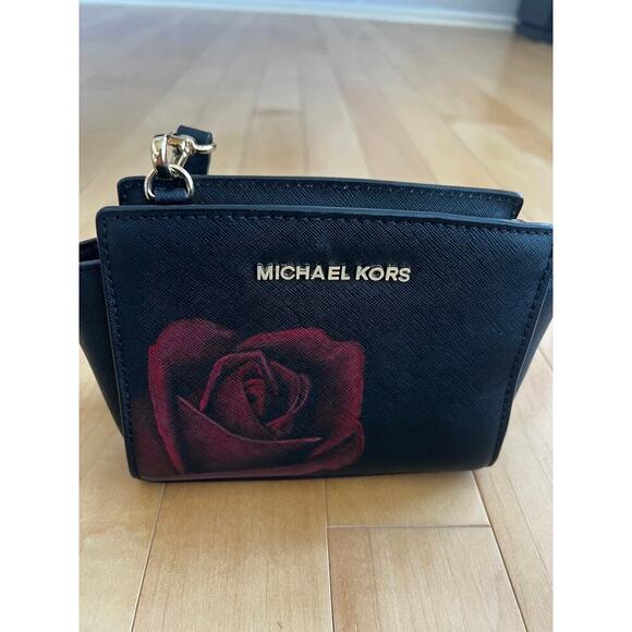 NWOT Michael Kors black small handbag with red rose design - Picture 2 of 5